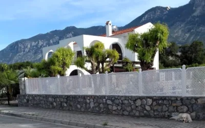 Luxusvilla mit Bergpanorama